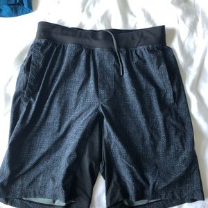Lululemon THE short w/ liner